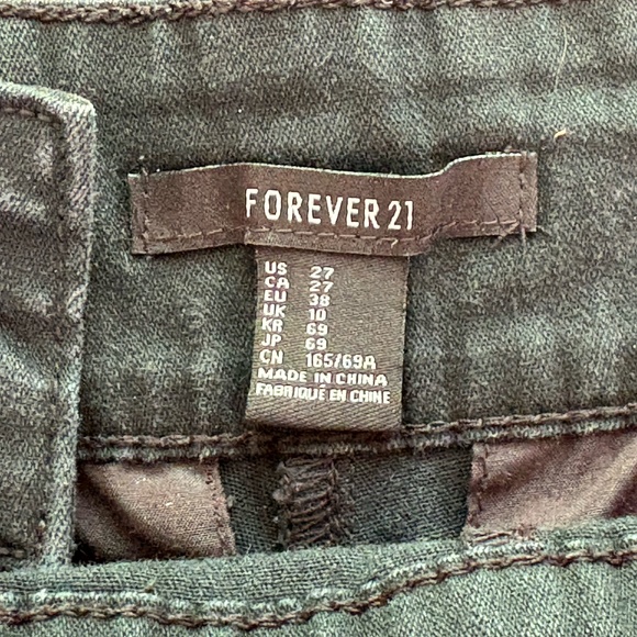 FOREVER 21 DOUBLE-BUTTON FRONT SHORTS - SIZE: 27, BLACK - Picture 4 of 5